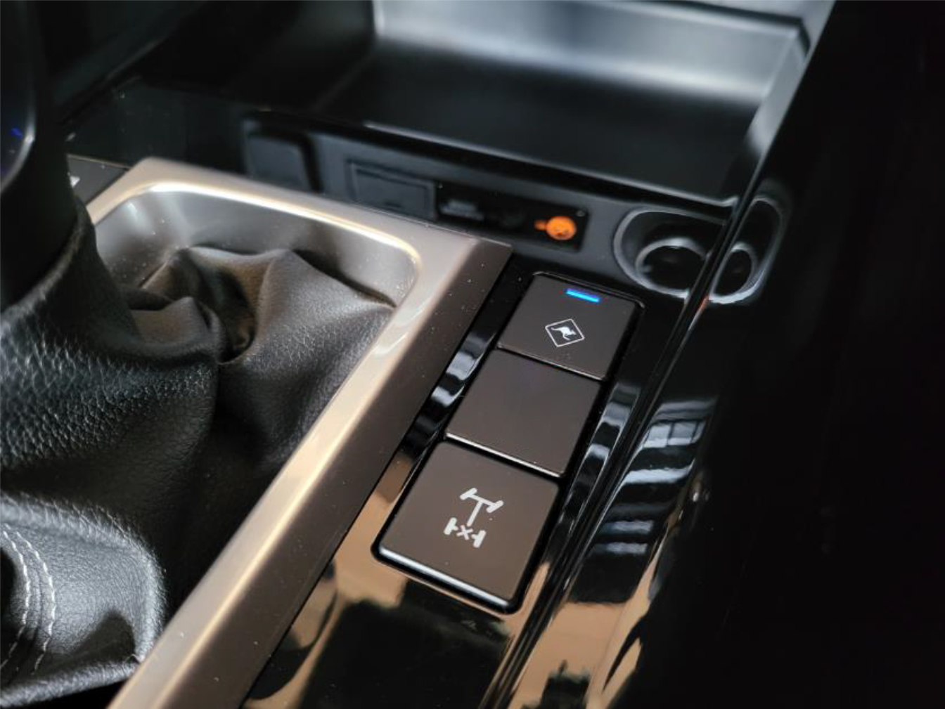 Lightforce Console Switch Isuzu DMax & Mazda BT50 MY21 2020on