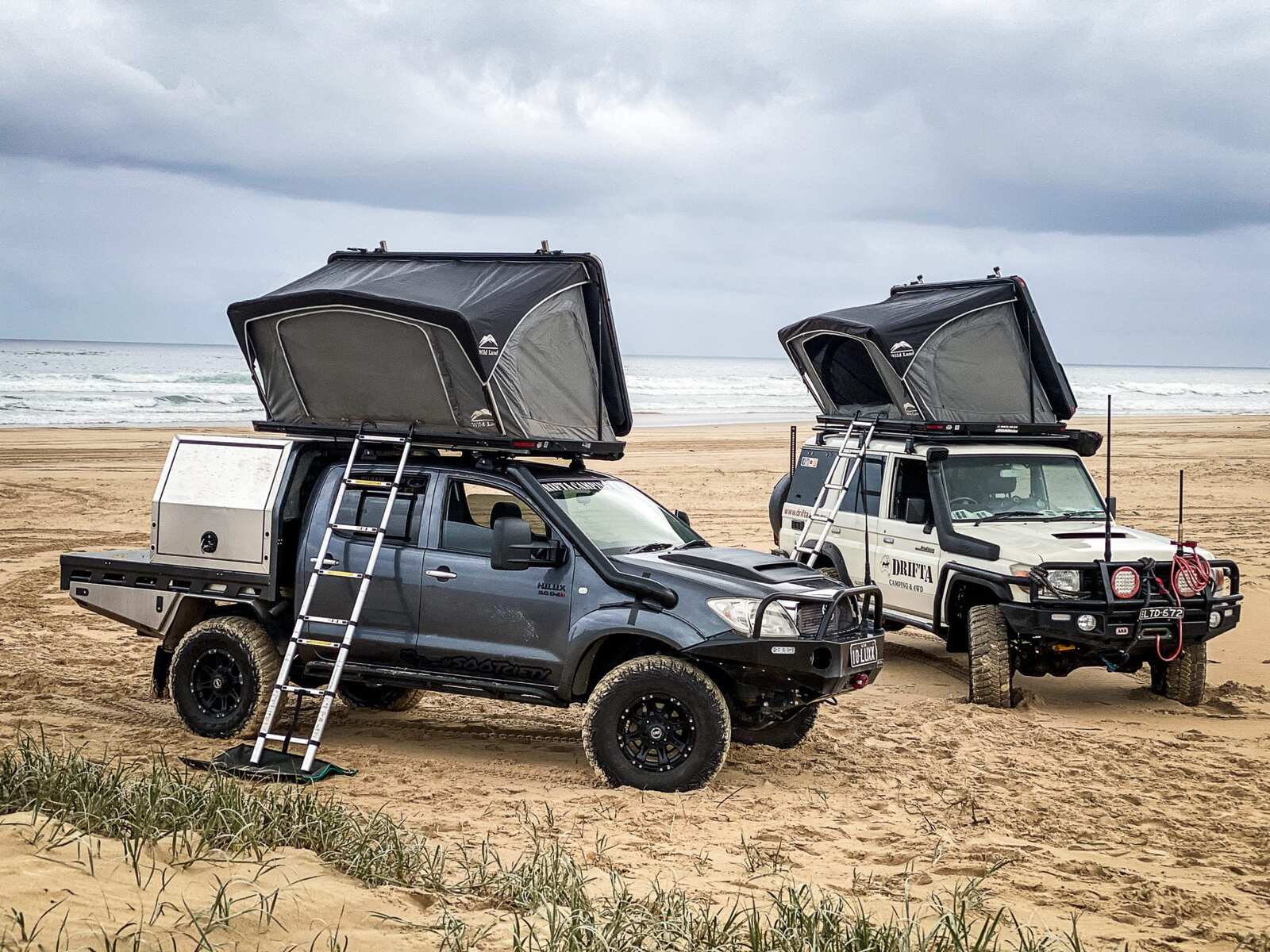 rooftop car tent with ladder amd king mattress