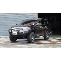 Piak Side Step (Rockrunner, Black) - Mitsubishi Pajero Sport 10/2016 on
